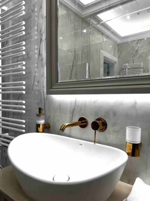 Studio Apartment In The Center Of Рига Екстериор снимка